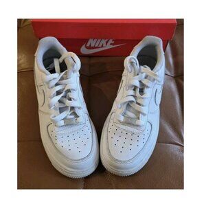 EUC NIKE AIR FORCE 1 LOW LE TRIPLE WHITE (GS) - SIZE 4Y US - EU 36 - WOMEN 5.5